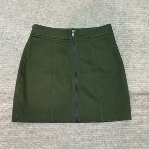 NEVER WORN ARMY GREEN ZIPPER MINI SKIRT BY FOREVER 21